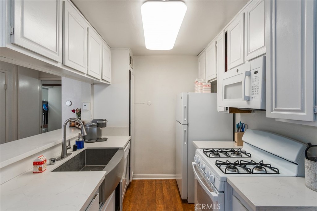 25811 Tournament Road, Unit H5 Valencia, CA 91355 - Photo 5 of 42