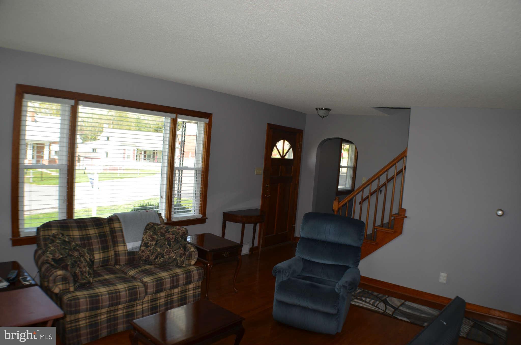 807 Park Road Hagerstown, MD 21740 - Photo 11 of 22 Living Room