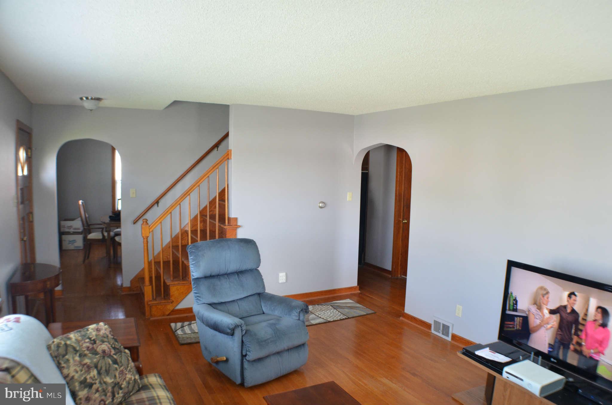 807 Park Road Hagerstown, MD 21740 - Photo 10 of 22 Living Room