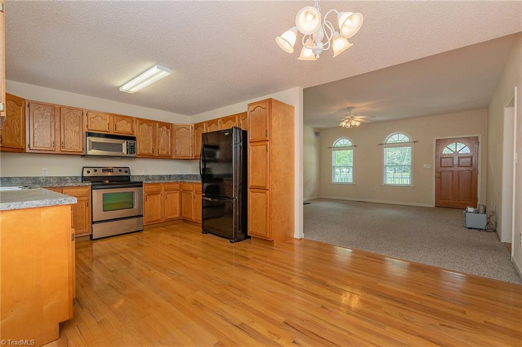 317 Jarrett Road Thomasville, NC 27360 - Photo 12 of 35 Gallery Image 12