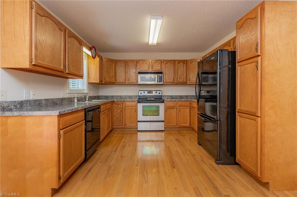 317 Jarrett Road Thomasville, NC 27360 - Photo 13 of 35 Gallery Image 13