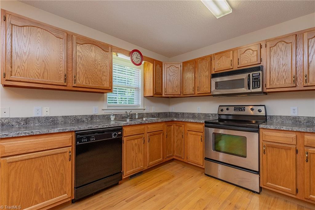 317 Jarrett Road Thomasville, NC 27360 - Photo 15 of 35 Gallery Image 15