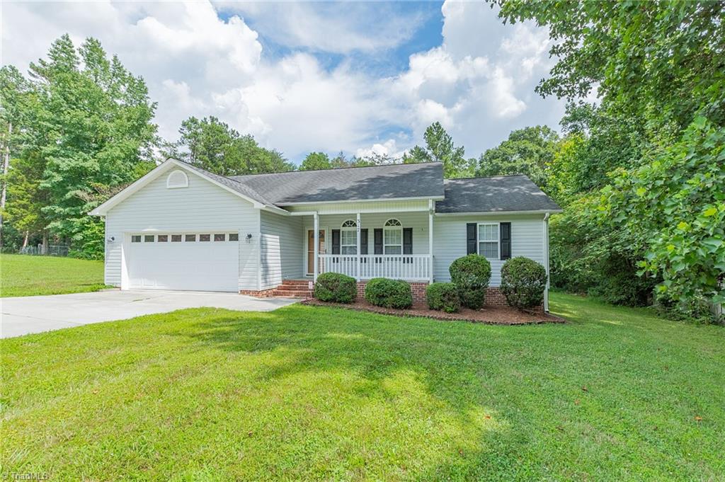 317 Jarrett Road Thomasville, NC 27360 - Photo 2 of 35 Gallery Image 2