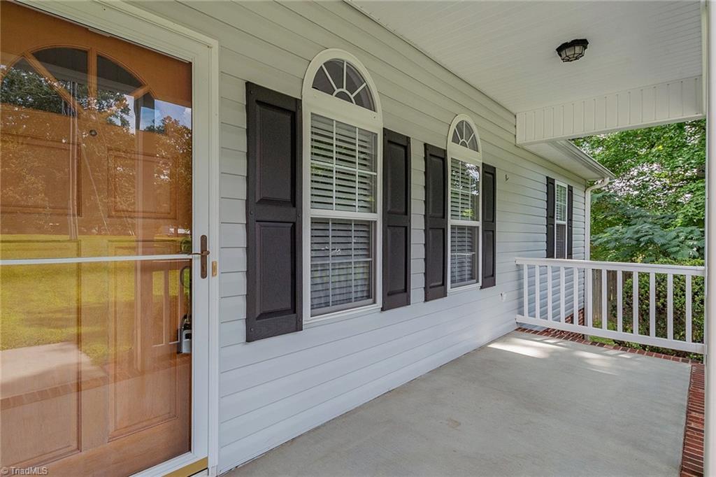 317 Jarrett Road Thomasville, NC 27360 - Photo 4 of 35 Gallery Image 4