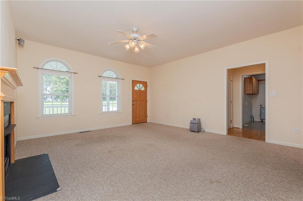 317 Jarrett Road Thomasville, NC 27360 - Photo 8 of 35 Gallery Image 8