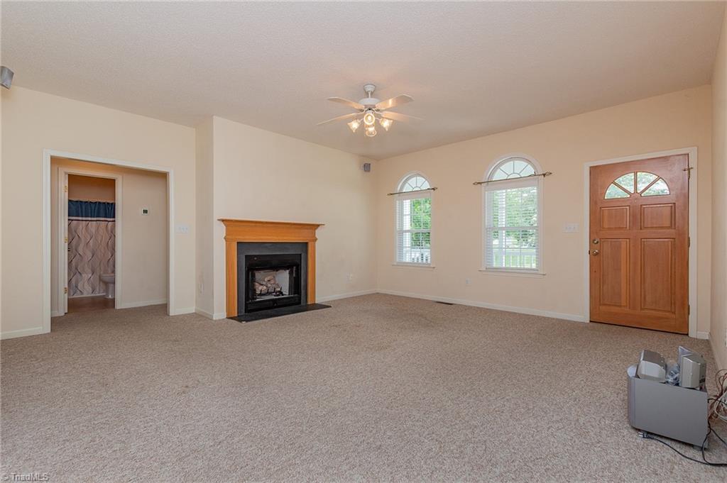 317 Jarrett Road Thomasville, NC 27360 - Photo 9 of 35 Gallery Image 9