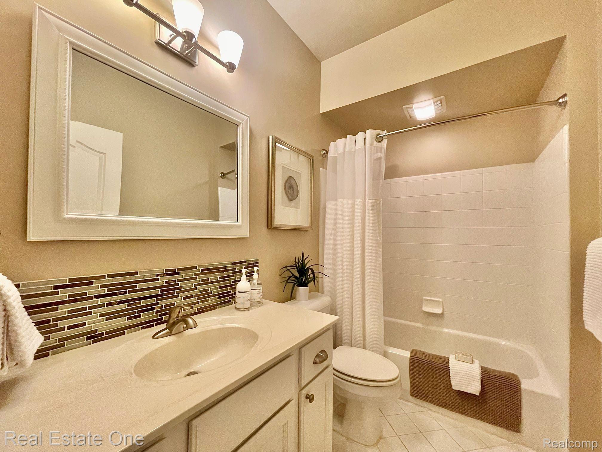 1334 Copper Circle Rochester, MI 48306 - Photo 21 of 27 Gallery Image 21