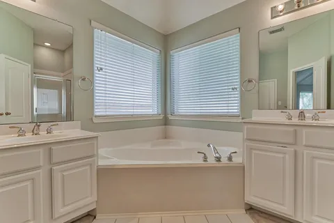 $365,000 | 930 Arbor Pine, Tomball, TX 77375