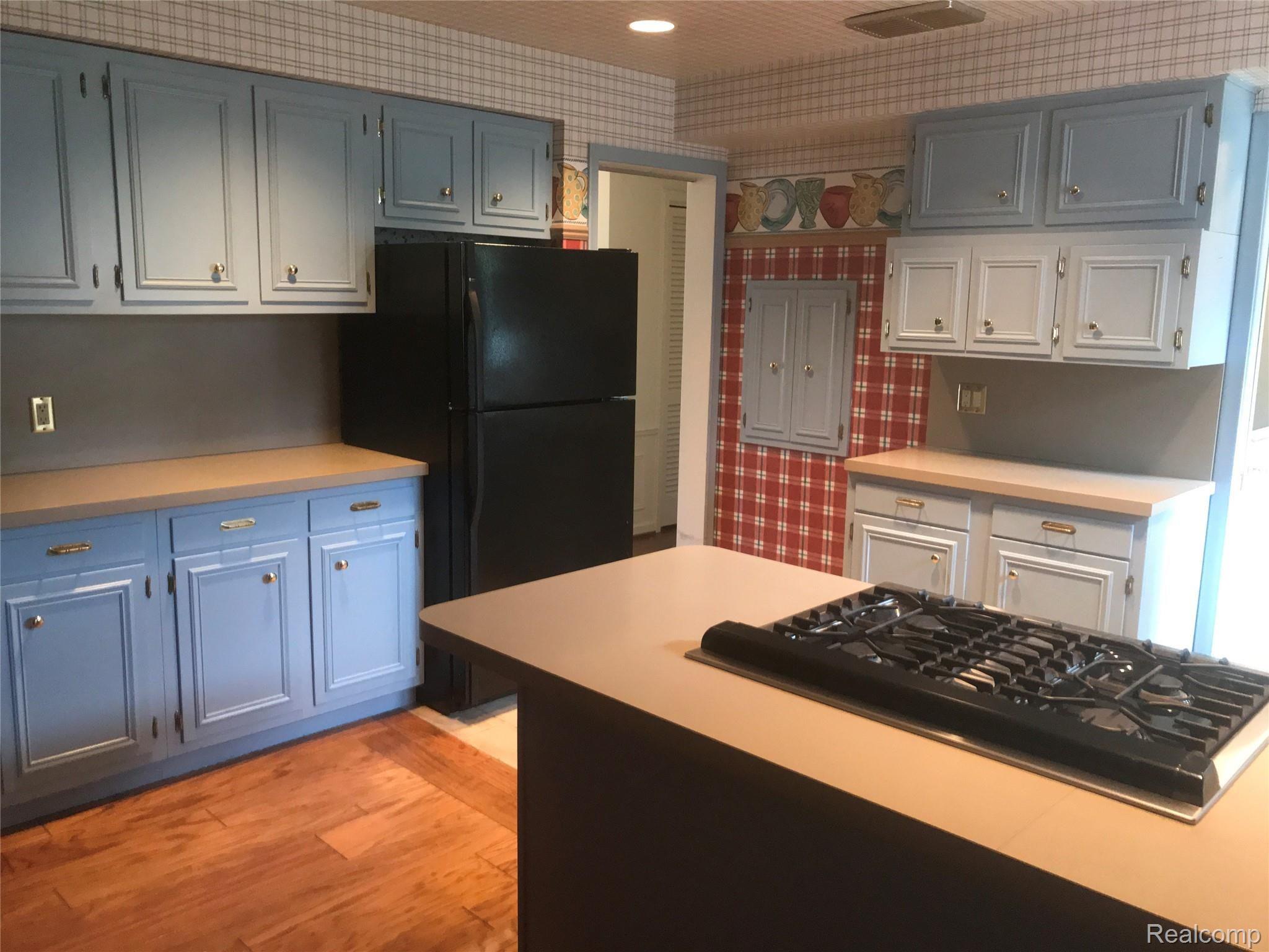 551 Roslyn Road Grosse Pointe, MI 48236 - Photo 5 of 15 Roslyn Kitchen.JPG