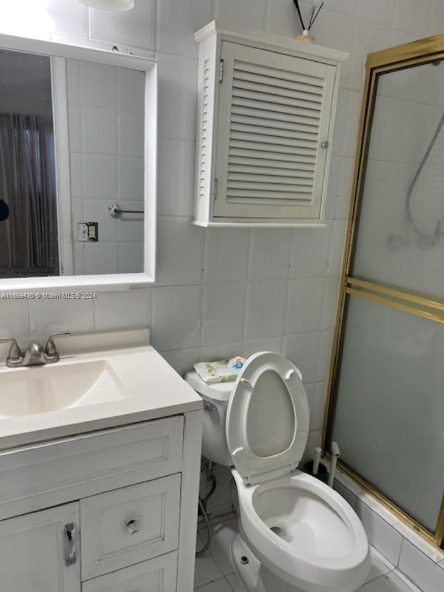 19260 Franjo Road Cutler Bay, FL 33157 - Photo 17 of 18 a bathroom with a toilet sink and mirror