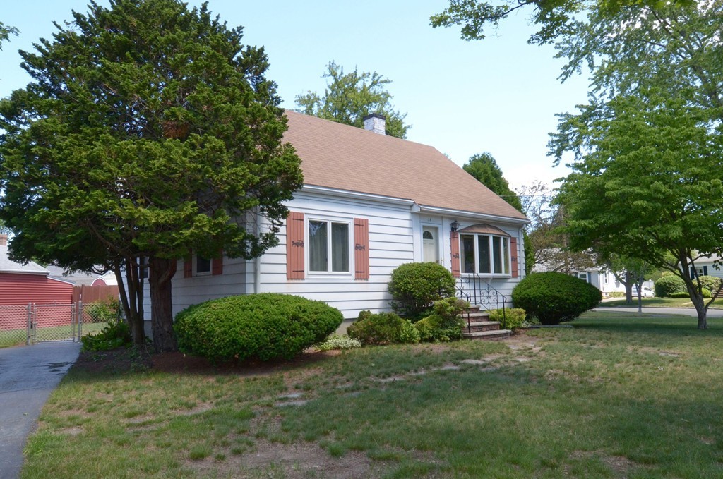 28 Griffin Road Peabody, MA 01960 - Photo 2 of 27 Gallery Image 2