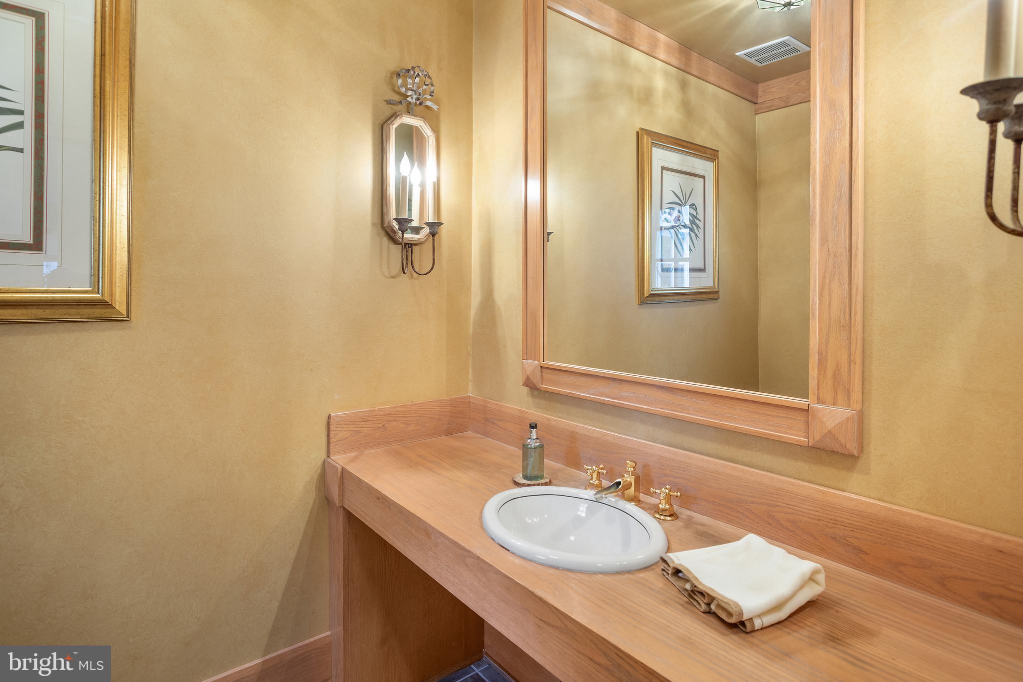 11015 Glen Road Potomac, MD 20854 - Photo 18 of 47 Powder Room