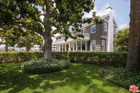 $6,980,000 | 401 Ocean Avenue, Unit 2, Santa Monica, CA 90402