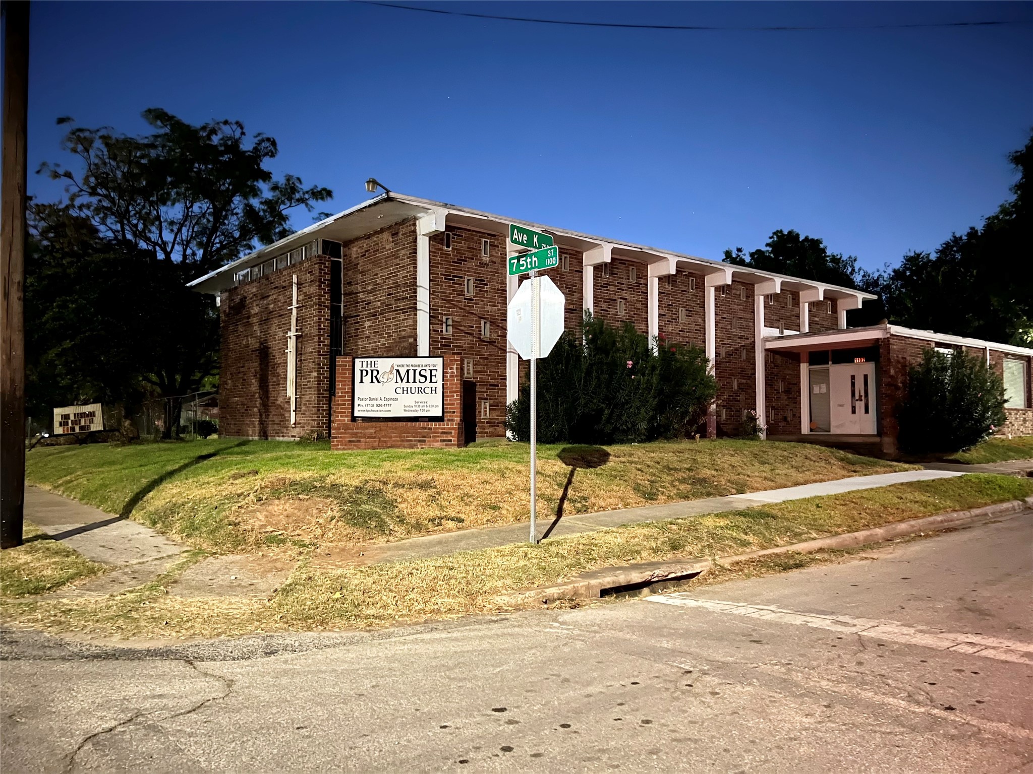 1102 75th Street Houston, TX 77012 - Photo 1 of 43 a view of a house with basketball court