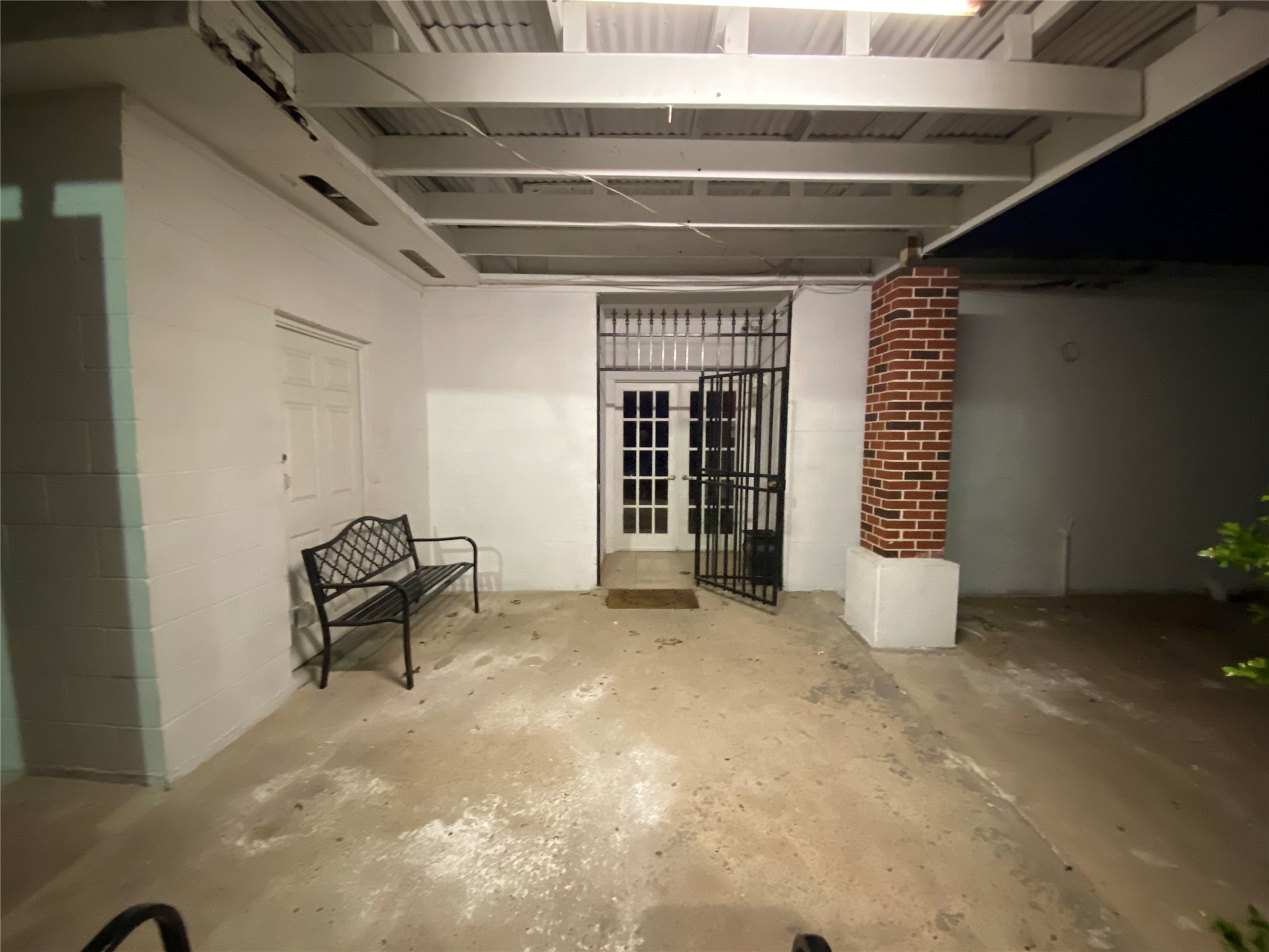 1102 75th Street Houston, TX 77012 - Photo 35 of 43 a view of an empty room with a window