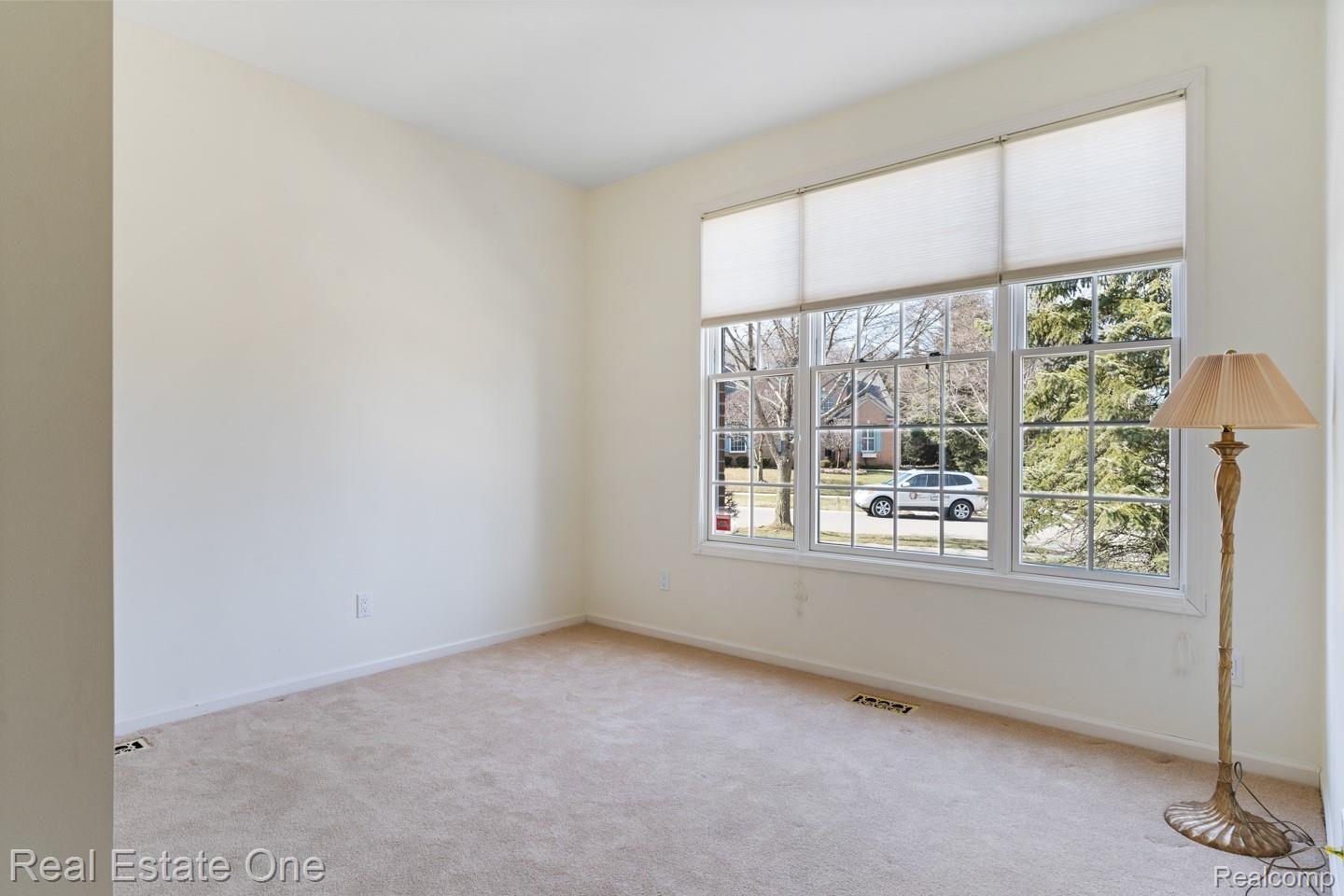 1107 Rock Valley Drive Rochester, MI 48307 - Photo 20 of 37 DSC05158.jpg