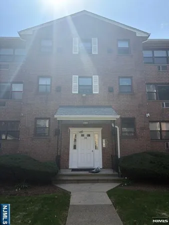 $2,500 | 218 Prospect Avenue, Unit 3C, Hackensack, NJ 07601