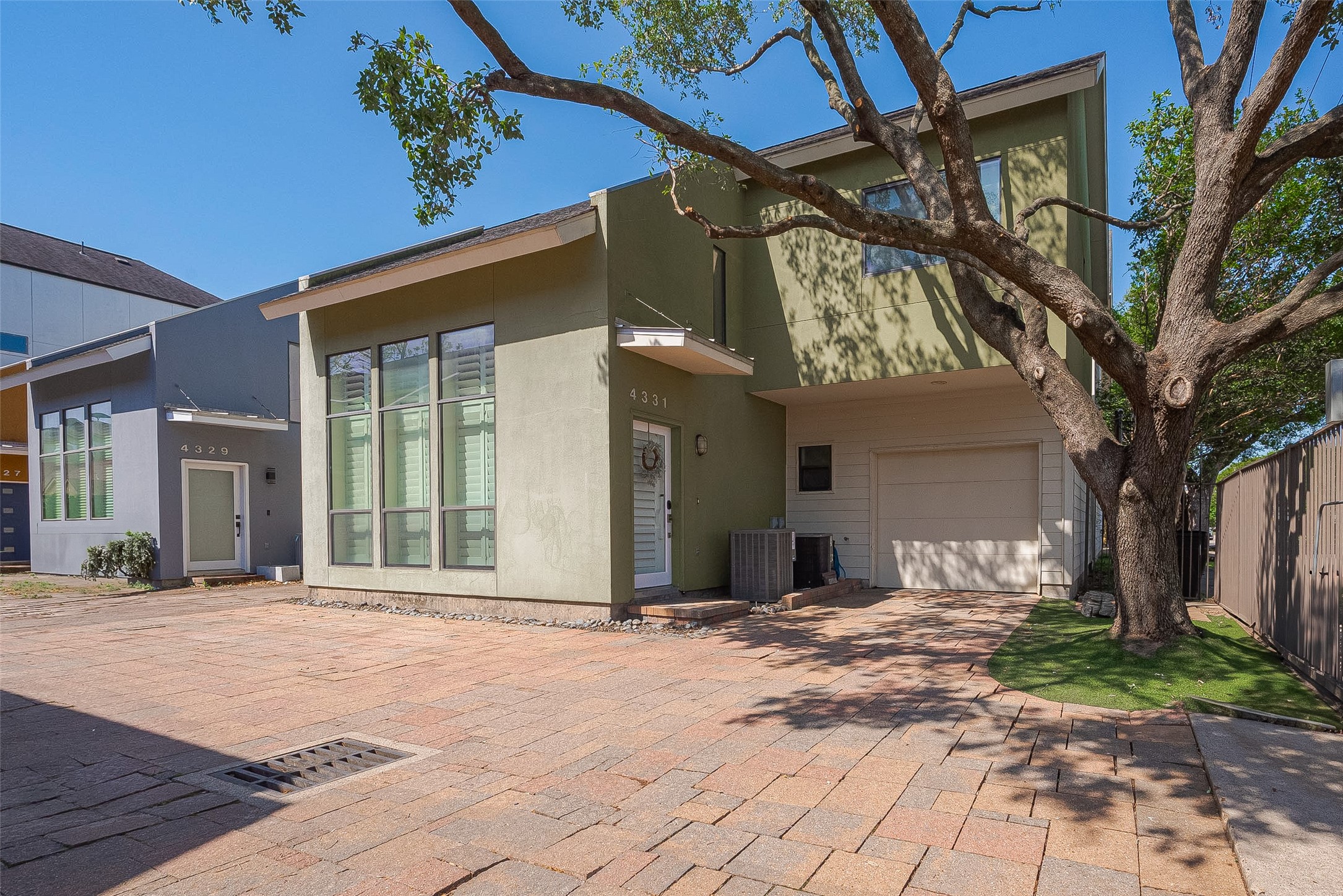 4331 Eigel Street Houston, TX 77007 - Photo 3 of 38 a view of a house with a patio