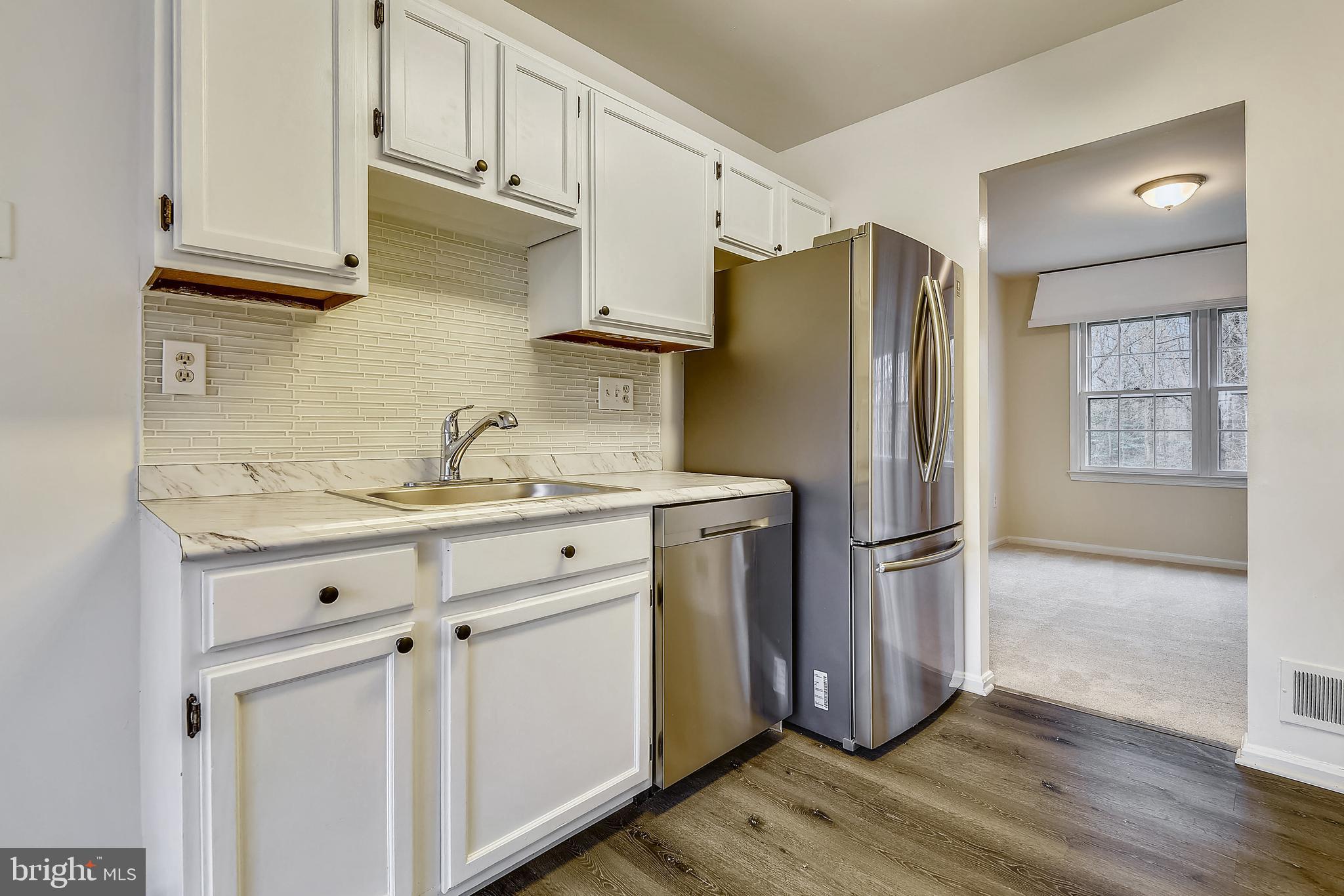 8111 Overton Court Springfield, VA 22153 - Photo 5 of 52 New Stainless Steel Appliances