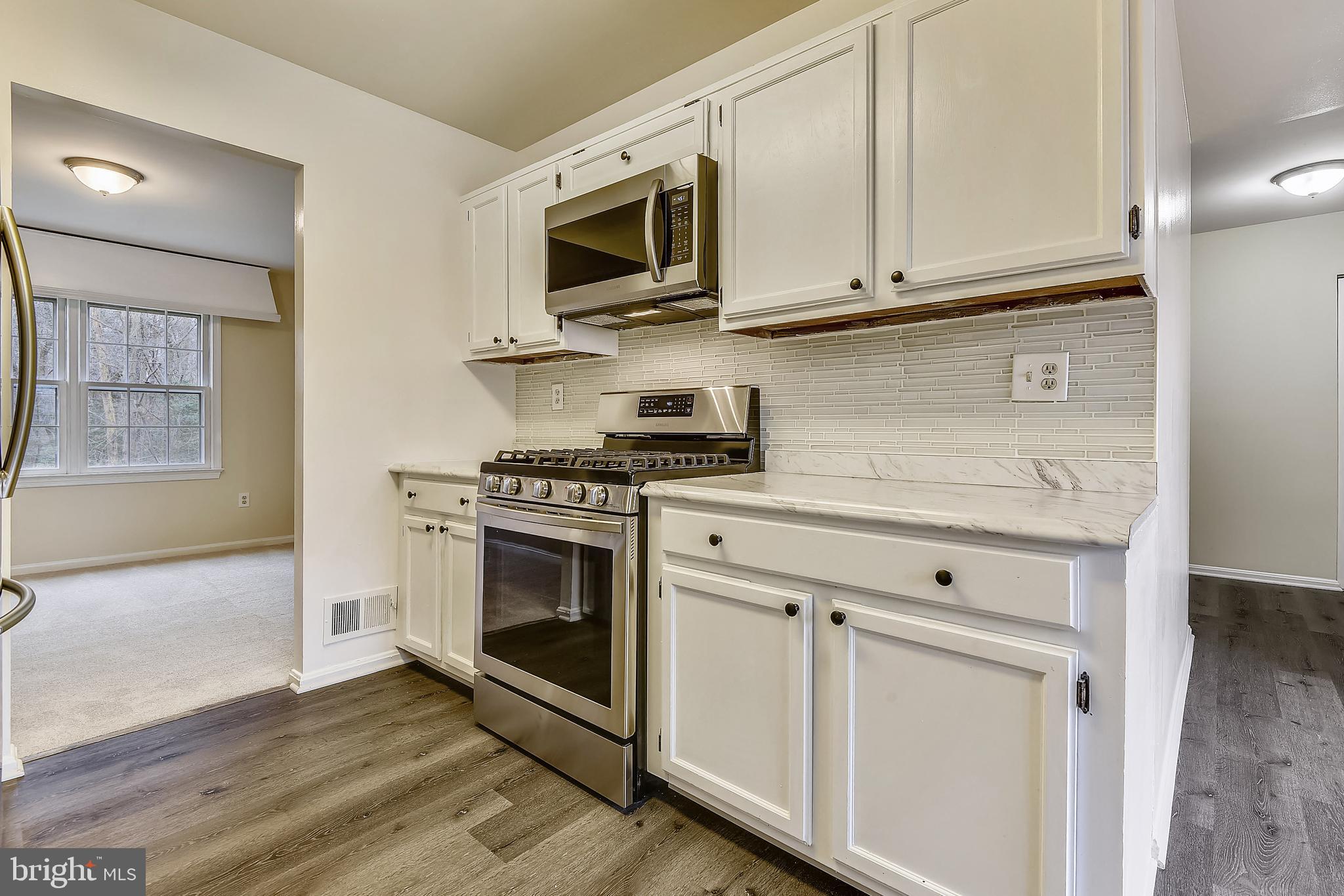 8111 Overton Court Springfield, VA 22153 - Photo 7 of 52 Gas Cooking & Built-in Microwave