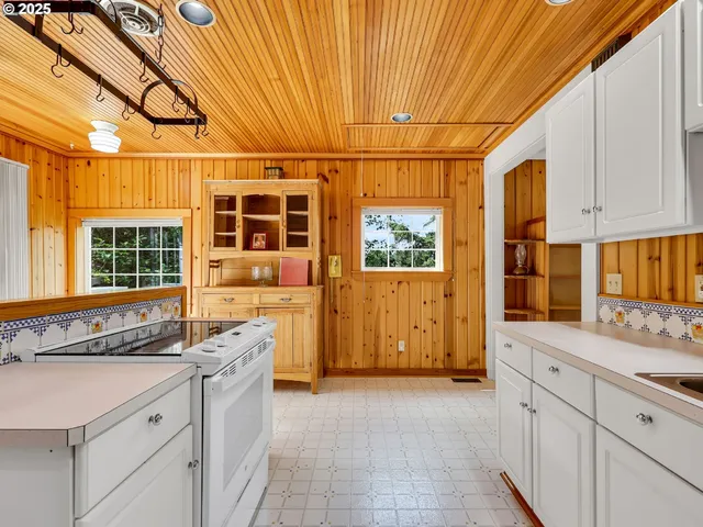 $997,000 | 548 Beech Street, Cannon Beach, OR 97110