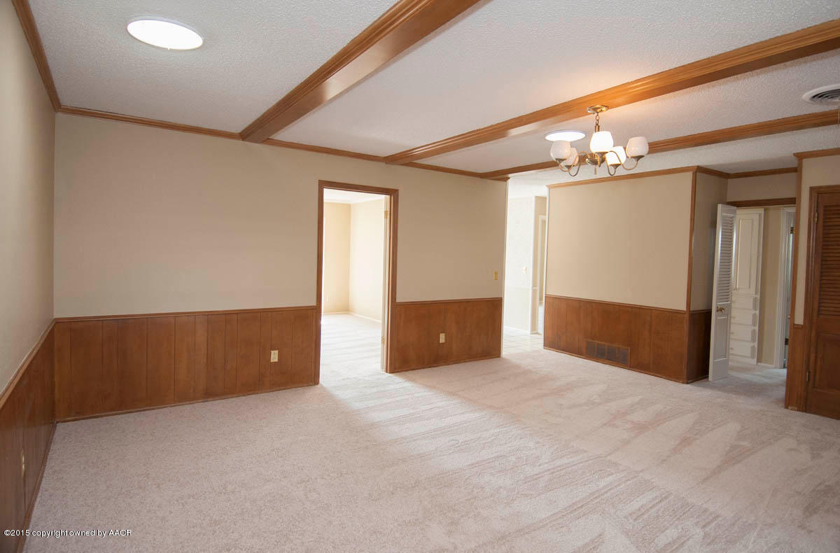 3306 Lombard Road Amarillo, TX 79106 - Photo 6 of 23 a view of a livingroom with an empty space