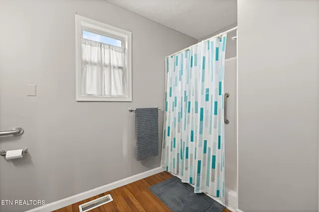 $184,900 | 1706 Leatherwood Road, Oneida, TN 37841