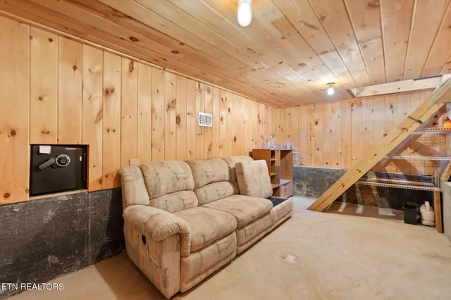 $184,900 | 1706 Leatherwood Road, Oneida, TN 37841