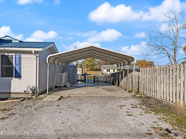 $184,900 | 1706 Leatherwood Road, Oneida, TN 37841