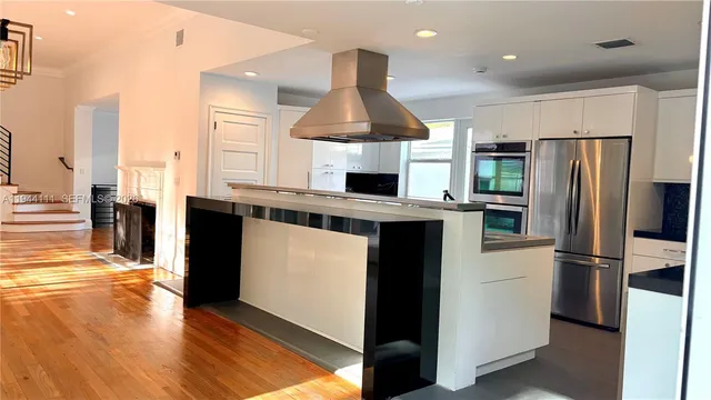 $10,000 | 2301 South Miami Avenue, Miami, FL 33129