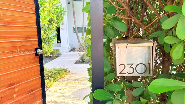 $10,000 | 2301 South Miami Avenue, Miami, FL 33129