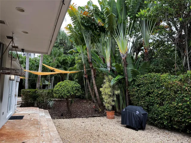 $10,000 | 2301 South Miami Avenue, Miami, FL 33129