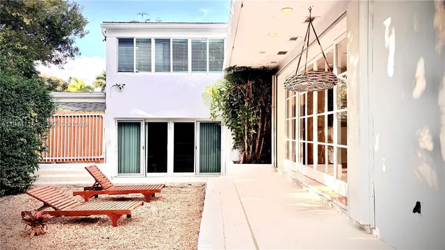 $10,000 | 2301 South Miami Avenue, Miami, FL 33129