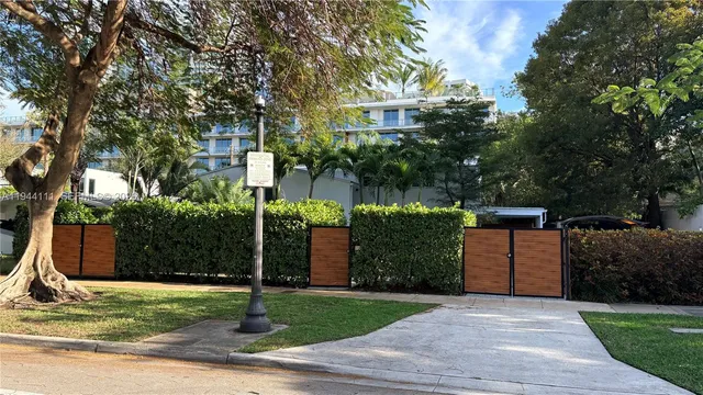$10,000 | 2301 South Miami Avenue, Miami, FL 33129