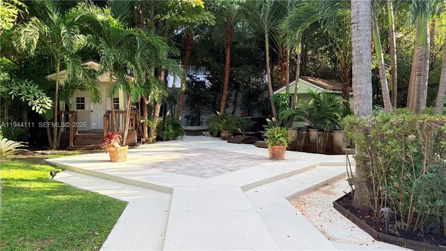 $10,000 | 2301 South Miami Avenue, Miami, FL 33129