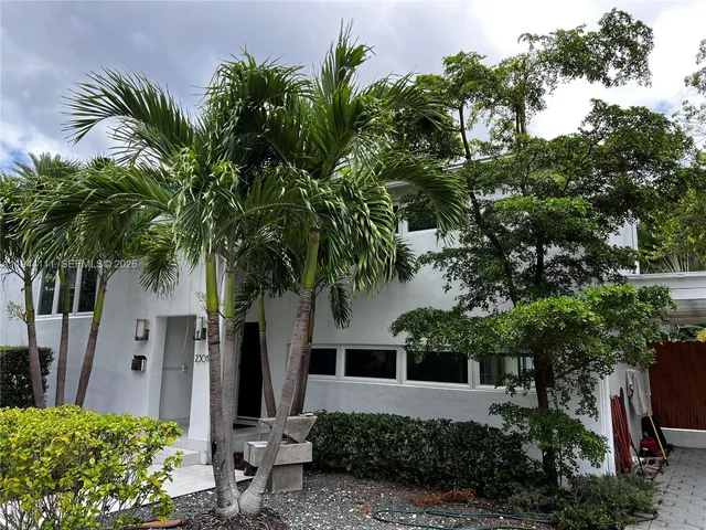 $10,000 | 2301 South Miami Avenue, Miami, FL 33129