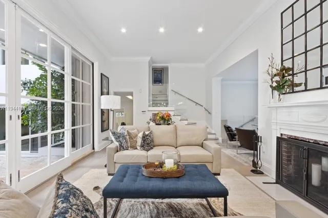 $10,000 | 2301 South Miami Avenue, Miami, FL 33129