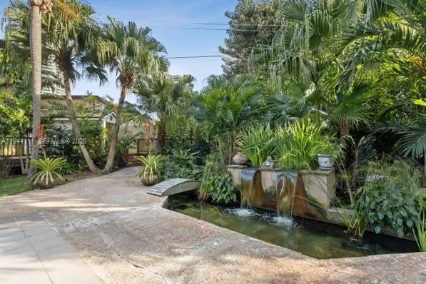 $10,000 | 2301 South Miami Avenue, Miami, FL 33129