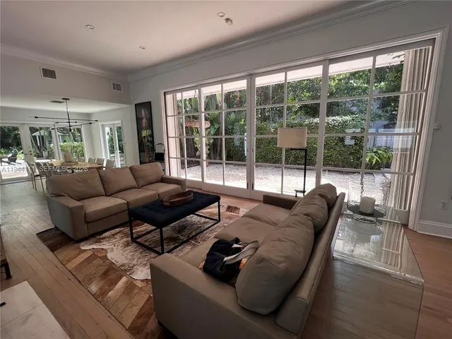 $10,000 | 2301 South Miami Avenue, Miami, FL 33129