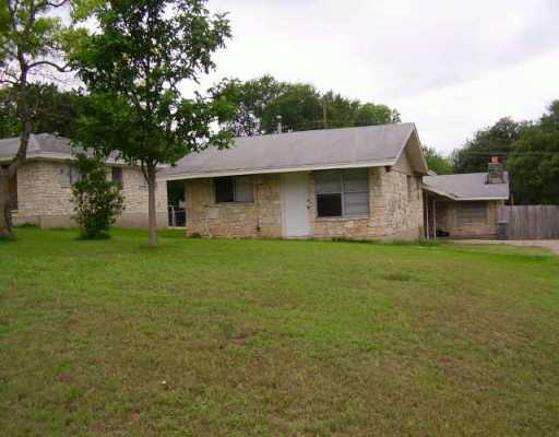 3302 South Pleasant Valley Road, Unit A Austin, TX 78741 - Photo 1 of 1 a front view of house with yard and green space