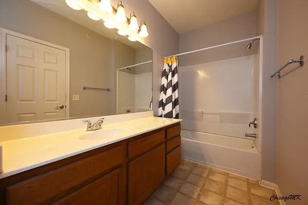 $1,850 | 2225 Aurora Drive, Unit 23, Pingree Grove, IL 60140