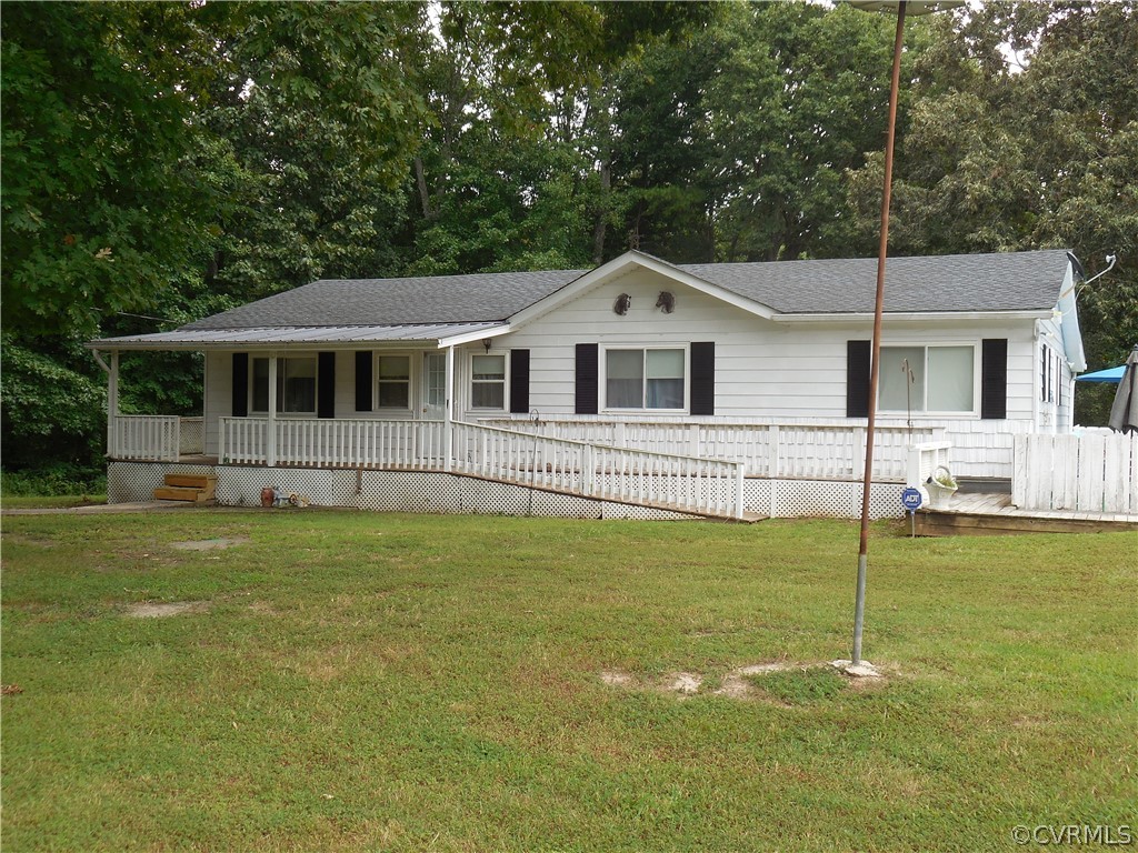 2176 Wickham Road Bumpass, VA 23024 - Photo 4 of 21 a house that has garden in front of it