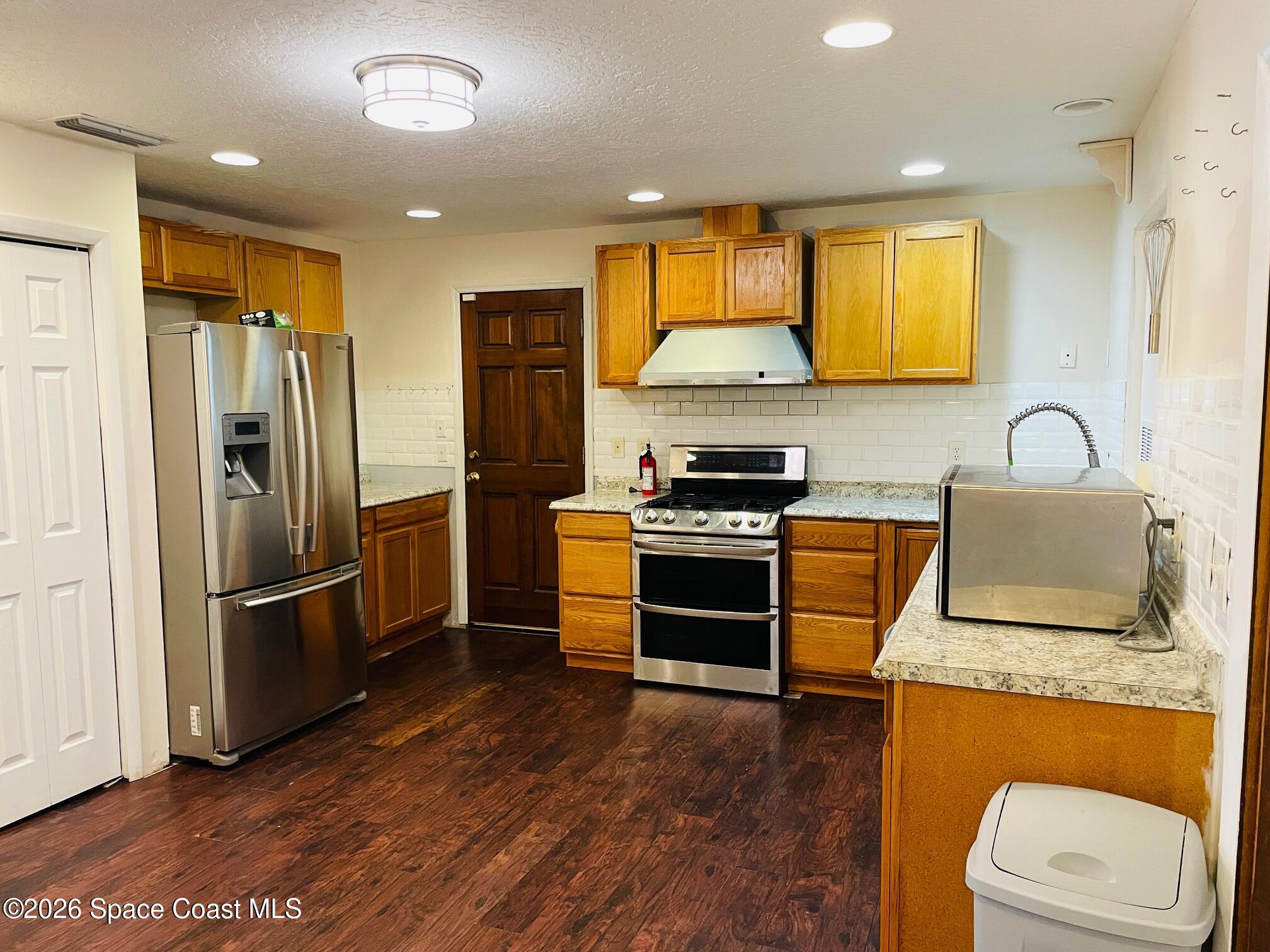 2235 Macedo Road Northeast Palm Bay, FL 32907 - Photo 9 of 23 Kitchen