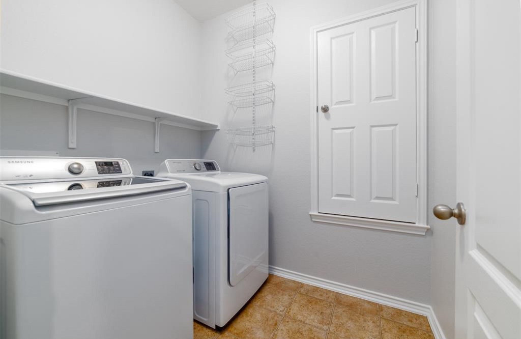 7013 Lickeen Court Austin, TX 78744 - Photo 13 of 20 a utility room with dryer and washer