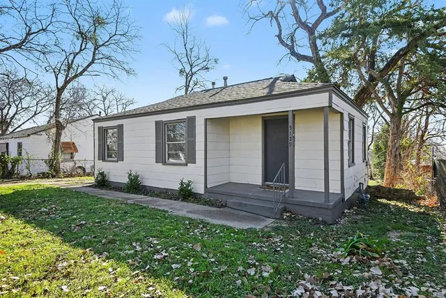 a front view of house with yard