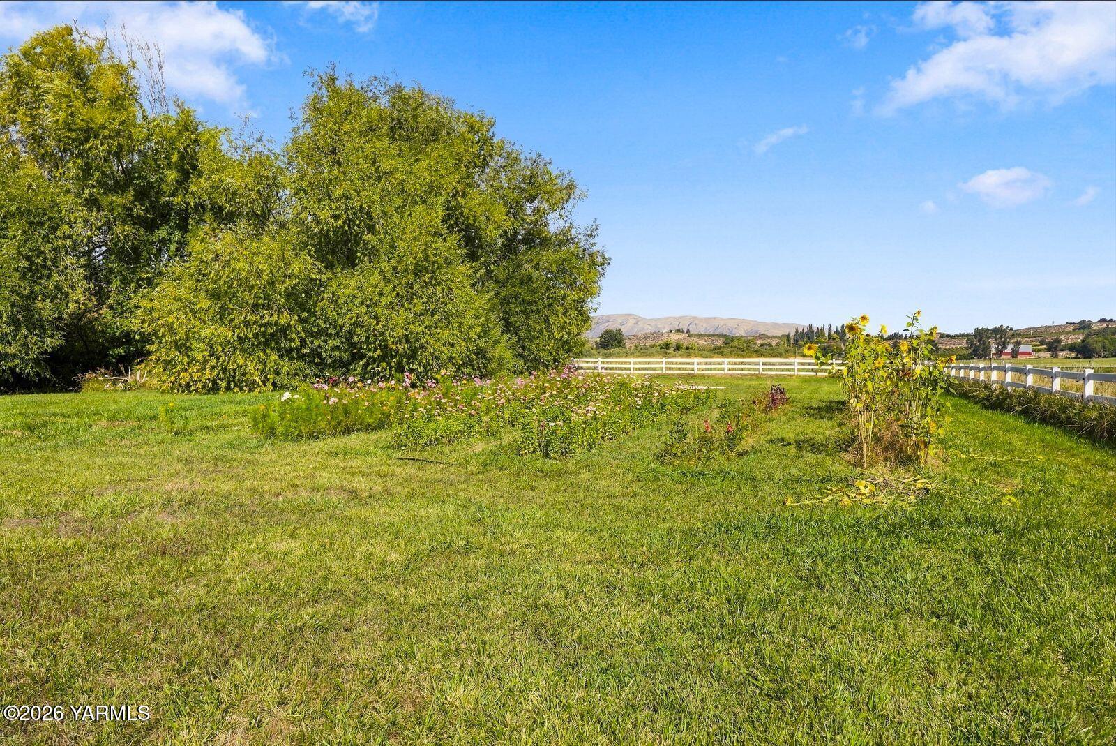 592 Livengood Road Cowiche, WA 98923 - Photo 44 of 51 flower patch started