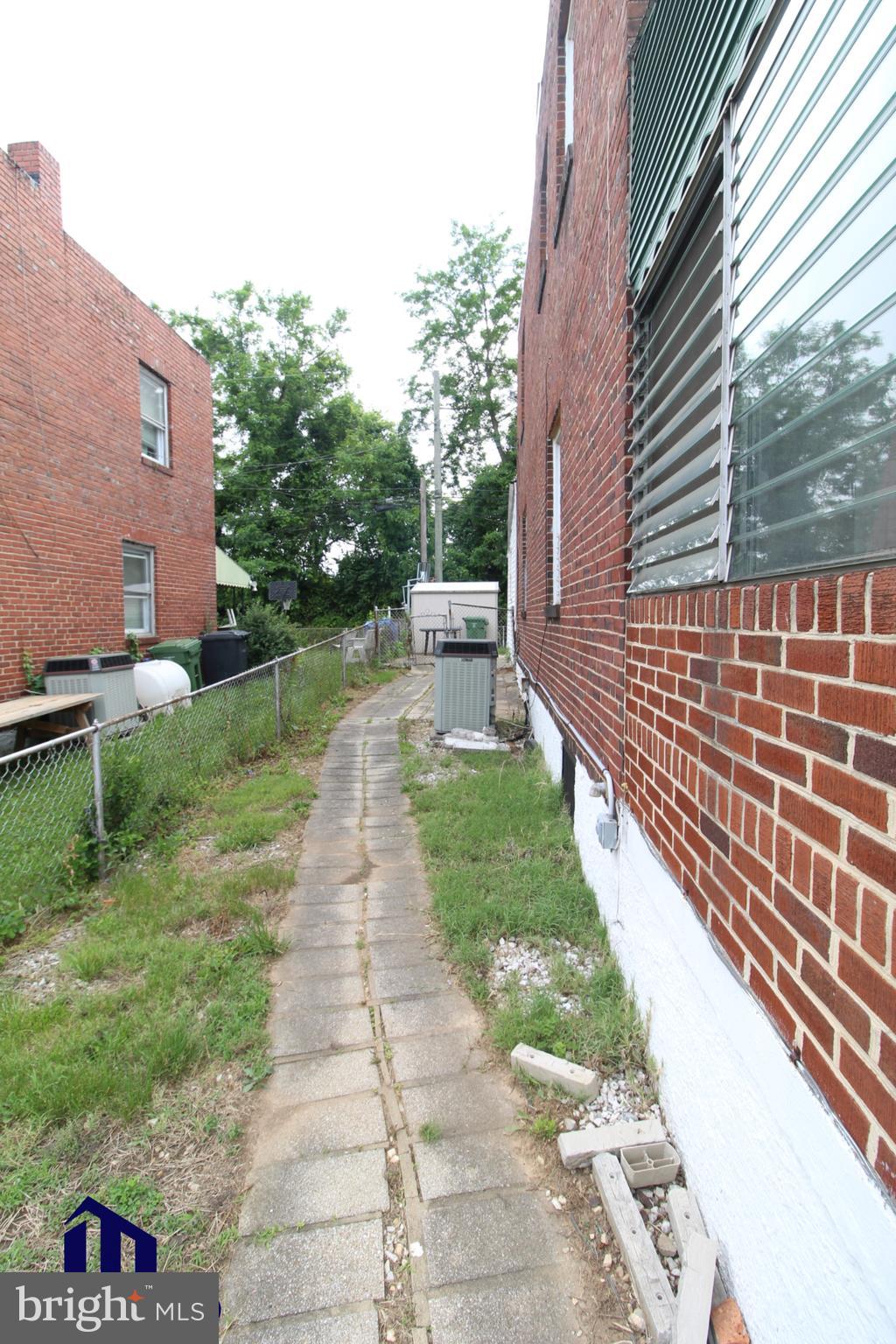 2530 Terra Firma Road Baltimore, MD 21225 - Photo 3 of 31
