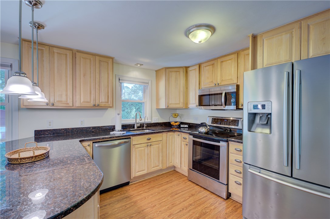 19 Hazelton Road Barrington, RI 02806 - Photo 11 of 32