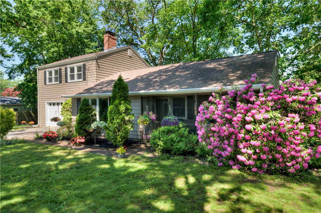19 Hazelton Road Barrington, RI 02806 - Photo 2 of 32