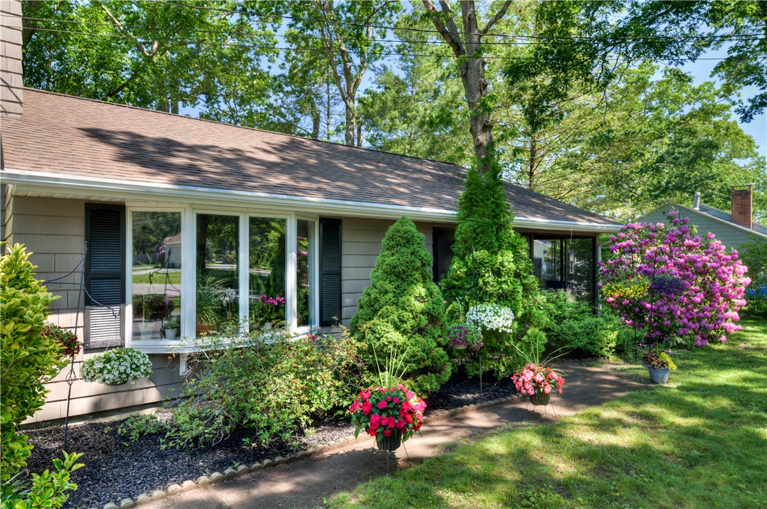 19 Hazelton Road Barrington, RI 02806 - Photo 3 of 32
